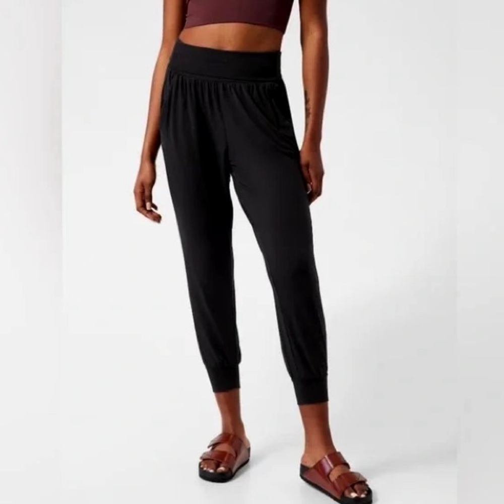 Athleta medium Black Studio Joggers Pants Modal Knit Pull On Stretchy‎ 446680